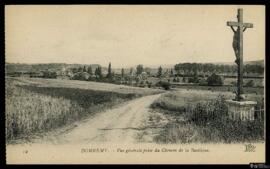 Tarjeta postal de vista general de Domrémy-la-Pucelle desde el camino a la Basílica del Bois-Chen...