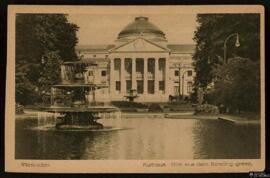 Tarjeta postal de vista exterior de la Kurhaus en Wiesbaden