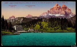 Tarjeta postal a color de vista panorámica del Hotel Misurina junto al lago del mismo nombre y la...