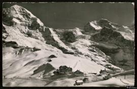 Tarjeta postal circulada de vista panorámica del puerto de montaña Kleine Scheidegg entre los pic...