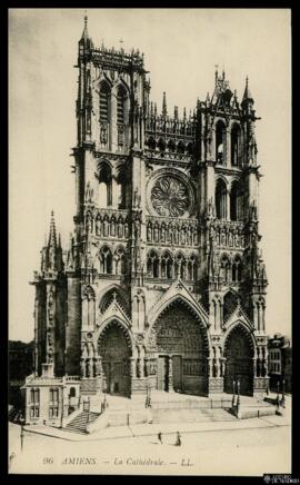 Tarjeta postal de vista exterior de la fachada principal de la Catedral de Amiens editada por Lév...