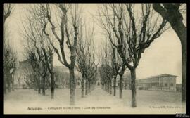 Tarjeta postal del patio de recreo del Collège de Jeunes Filles de Aviñón editada por H. Tourte &...