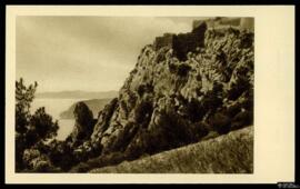 Tarjeta postal de vista panorámica de las riunas del Castillo de Monolithos erigido por los Cabal...