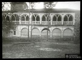 Exterior de un edificio religioso