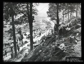 "La vida del soldado". "El campamento al amanecer"