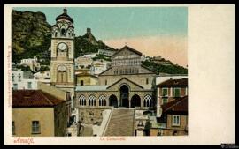 Tarjeta postal a color de vista general de la Catedral de San Andrés Apóstol de Amalfi editada po...