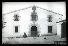 Fachada de una casa rural