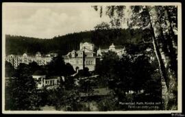 Tarjeta postal de vista panorámica de la Ferdinandsbrunnen y la Iglesia Católica de Marienbad edi...