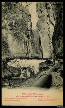 Tarjeta postal de vista de paisaje del paso de montaña Pas de la Cère en la región de Auvernia co...