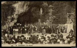 Tarjeta postal de escena costumbrista urbana de adoración de la multitud a la Nuestra-Señora de L...