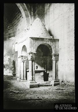 Interior de la iglesia de San Juan de Duero. Soria