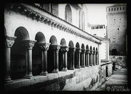 
Claustro exterior de la Iglesia de San Martín. Segovia
