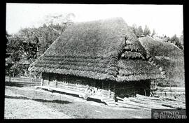 
Casa con forma de cabaña
