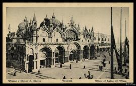 Tarjeta postal de vista exterior de la Plaza de San Marcos y la Basílica de San Marcos de Venecia...