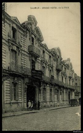 Tarjeta postal de vista exterior del Grand Hôtel de la Paix en Saumur editada por Birebent Louis ...