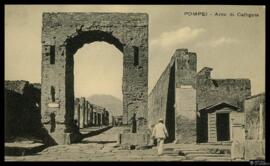 Tarjeta postal del Arco de Calígula de Pompeya editada por Carlo Cotini en Nápoles