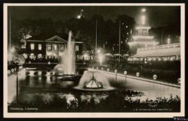 Tarjeta postal de vista exterior nocturna del parque de atracciones Liseberg en Gotemburgo