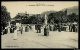 Tarjeta postal de escena costumbrista en un día de procesión religiosa vista desde la Esplanade h...