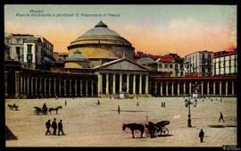 Tarjeta postal a color de escena costumbrista urbana en la Piazza Plebiscito frente al Pórtico de...