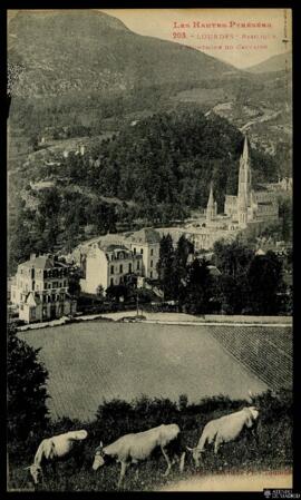 Tarjeta postal de vista panorámica de la Basílica del Rosario y la Montaña del Calvario en Lourde...