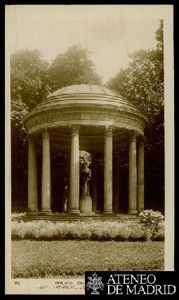 Tarjeta postal del Templo del Amor del Pequeño Trianón o Petit Trianon del Palacio de Versalles e...