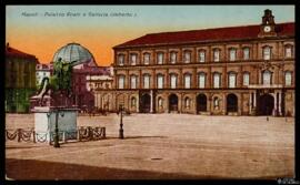 Tarjeta postal a color de vista exterior del Palacio Real y la Galería Umberto I de Nápoles