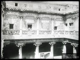 Burgos. Patio de la Casa de Miranda, fundada por el Canónigo Francisco de Miranda