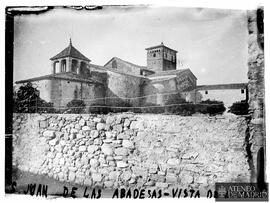 Exterior de la iglesia Colegiata de San Juan de las Abadesas (Gerona)