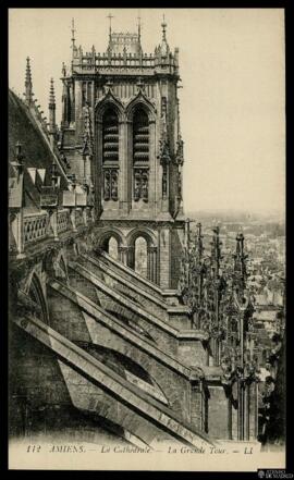 Tarjeta postal de vista exterior de la Grande Tour de la Catedral de Amiens editada por Lévy Fils...