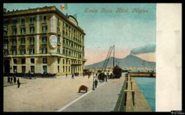 Tarjeta postal policromada de vista exterior del Santa Lucia Hôtel de Nápoles editada por E. Rago...