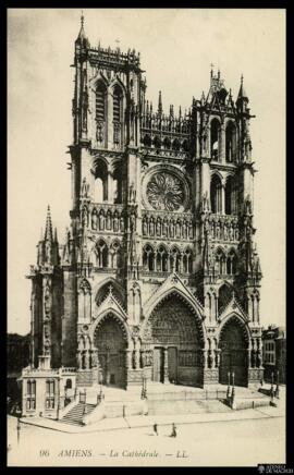 Tarjeta postal de vista exterior de la fachada principal de la Catedral de Amiens editada por Lév...