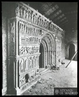 Portada del Monasterio de Santa María de Ripoll (Gerona)