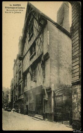 Tarjeta postal de vista exterior de una casa del siglo XI en la Rue de la Juiverie de Nantes edit...