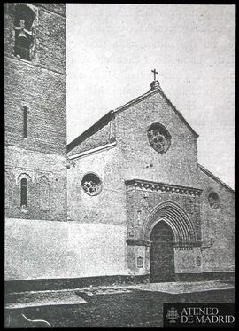 Exterior de una iglesia