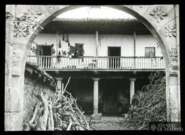 Exterior de una casa rural