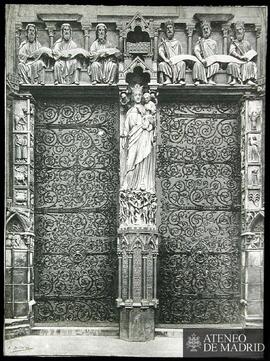 Puerta de una iglesia