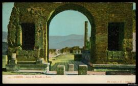 Tarjeta postal policromada del Arco del Triunfo y el Foro de Pompeya editada por De Luca e C. en ...
