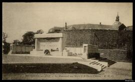 Tarjeta postal del Monument aux Morts y el Castillo de Boulogne-sur-Mer editada por E. H. C.