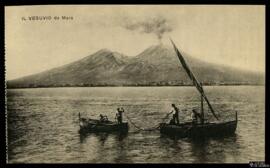 Tarjeta postal de escena costumbrista de pescadores junto al Monte Vesubio editada por E. Ragozin...