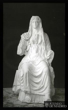 Escultura de la diosa Céres en el Teatro romano de Mérida