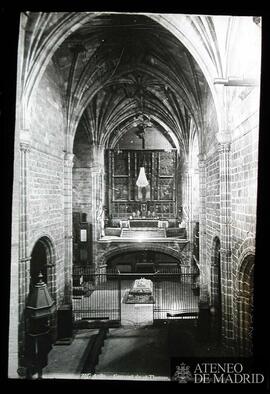 
Nave principal de la iglesia del Convento de Santo Tomás en Ávila.
