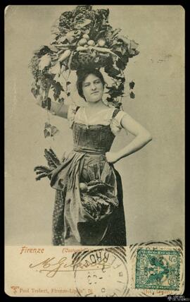 Tarjeta postal circulada de retrato de una mujer en traje tradicional de la Toscana italiana port...
