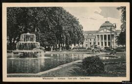 Tarjeta postal de vista exterior de la Kurhaus en Wiesbaden editada por el van den Boogaart’s Kun...