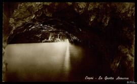 Tarjeta postal de la Gruta Azul o Grotta Azzurra de Capri editada por Vincenzo Carcavallo en la V...