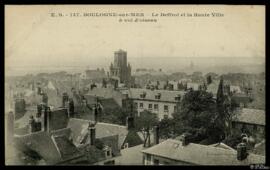 Tarjeta postal de vista de pájaro del Casco Histórico y la Torre del Campanario de Boulogne-Sur M...