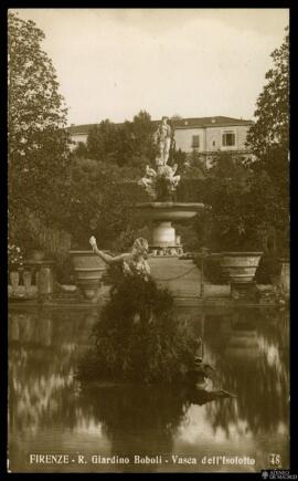 Tarjeta postal de retrato de una bailarina en el lago conocido como la Vasca dell'Isolotto del Ja...
