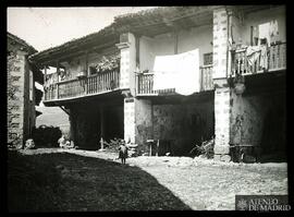 Casa rural y niña