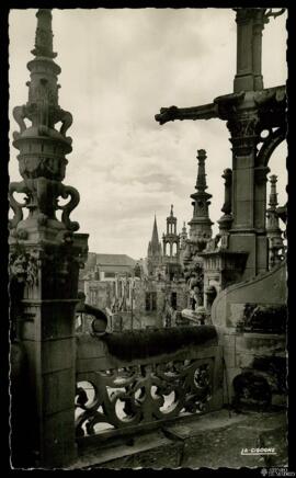 Tarjeta postal de la Iglesia de San Pedro en Caen vista desde la azotea del Hôtel Le Valois d'Esc...