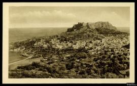 Tarjeta postal de vista panorámica del conjunto de la ciudad y el Castillo o Acropolis de Lindos ...
