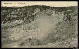 Tarjeta postal de vista del paisaje volcánico de la Solfatara, en los alrededores de Pozzuioli, e...